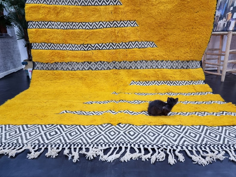 Mustard Wool Beniourain Rug
Tufted Custo made
Fringes on both ends