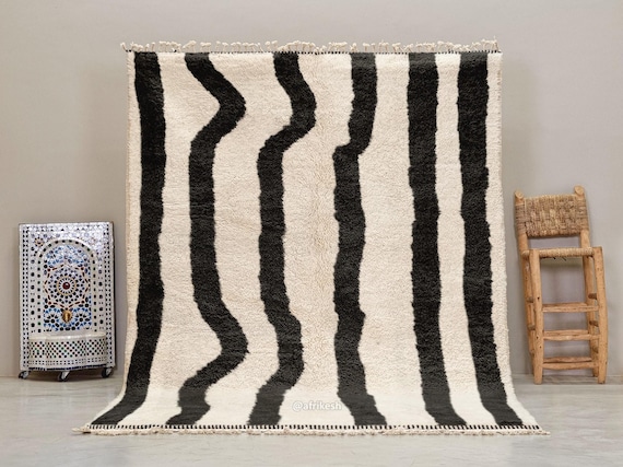 SOFT HANDCRAFTED RUG, Black & White Moroccan Rug, Unique Beni Ourain Design, Wavy Striped Area Rug, Custom Wool Berber Carpet.