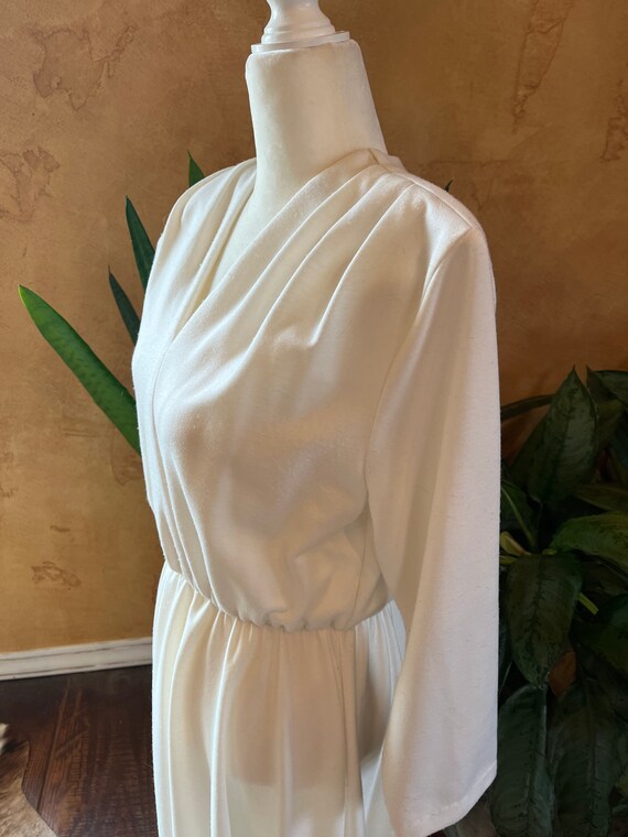 Womens vintage white king sleeve 1970s dress - image 2