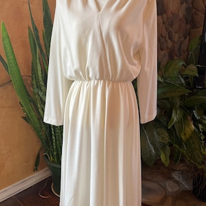 Womens vintage white king sleeve 1970s dress
