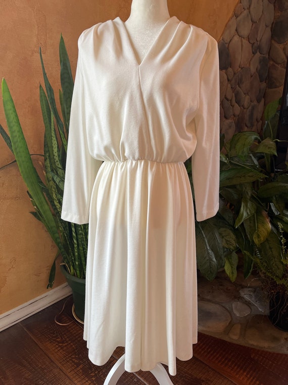 Womens vintage white king sleeve 1970s dress