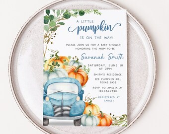 Könnte beinhalten: Babyparty-Einladung mit einer Aquarellillustration eines blauen Trucks voller Kürbisse. Der Text lautet "A Little Pumpkin is on the Way!" mit Details für Savanah Smiths Babyparty, einschließlich Datum, Uhrzeit und Ort.