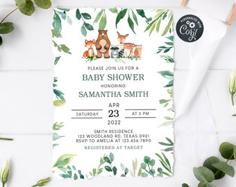 Op de afbeelding: Een uitnodiging voor een babyshower met een aquarel achtergrond van groene bladeren en takken. De uitnodiging bevat een cartoonillustratie van een beer, een vos, een wasbeer, een hert en een uil. De tekst op de uitnodiging luidt: "U bent van harte uitgenodigd voor een babyshower ter ere van Samantha Smith, zaterdag 23 april 2022 om 15:00 uur. Smith Residence, 123 Woodland Rd, Texas 0921. RSVP aan Amelia op 123.456.7890. Geregistreerd bij Target."
