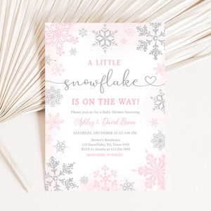 Redigerbar rosa liten snöflinga babyshowerinbjudan, inbjudan till babyshower med vintersnöflinga för flicka, mall för inbjudan till vinterbabyshower, 0536 bild 1