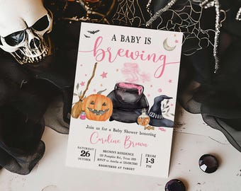 編集可能な「A Baby is Brewing」ベビーシャワー招待状、ピンクのハロウィンベビーシャワー招待状、女の子の不気味な魔女の招待状、秋のベビーシャワー、0928