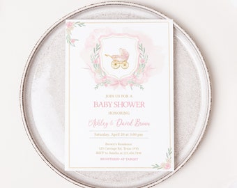 Może przedstawiać: Zaproszenie na baby shower w różowo-złotej kolorystyce. Zaproszenie zawiera tekst "Dołącz do nas na baby shower" i honoruje Ashley & David Brown. Ozdobione jest kwiatowymi akcentami i ilustracją wózka dziecięcego.