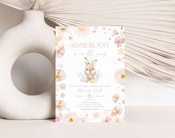 Invitación editable para baby shower con conejito floral rosa, invitación para baby shower de una niña con un conejito, invitación para baby shower con un conejo floral para una niña, 01008
