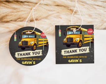 Puede incluir: Dos etiquetas con una ilustración de autobús escolar amarillo. Una es redonda, la otra cuadrada. Ambas muestran "THANK YOU" y "FOR CELEBRATING WITH US GAVIN'S". El autobús tiene una señal de stop y semáforos.