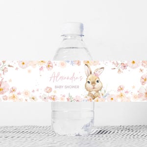 Bearbeitbares rosa Blumenhasen-Babyparty-Flaschenetikett, Mädchen Somebunny-Babyparty-Wasseretikett, Blumenkaninchen-Babyparty-Flaschenaufkleber, 01008
