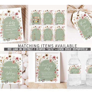 Op de afbeelding: Een set met printbare babyborreldecoraties met een bloemenmotief in roze en groene kleuren. De set bevat een welkomstbord, een bord met de tekst 'Zeg niet baby', etiketten voor waterflessen en een bedankkaartje. De tekst op de borden luidt 'Welkom op Ashley's babyborrel' en 'Zeg niet baby'.
