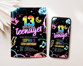 Puede incluir: Una invitación de cumpleaños negra y una pantalla de teléfono inteligente que muestra un diseño de neón. El diseño incluye el texto "13 Official Teenager" con acentos coloridos, notas musicales y un diamante. La invitación es para el cumpleaños número 13 de Sofía.