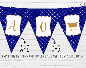 Puede incluir: Bandera imprimible azul y dorada con un tema real. La bandera presenta una corona, las letras A-Z y los números del 0 al 9. Imprime las letras y los números que necesitas para tu bandera.