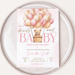 Invito rosa modificabile We Can Bearly Wait per baby shower, invito per baby shower, ragazza orsetta, invito per baby shower con mongolfiere, 0701 immagine 1