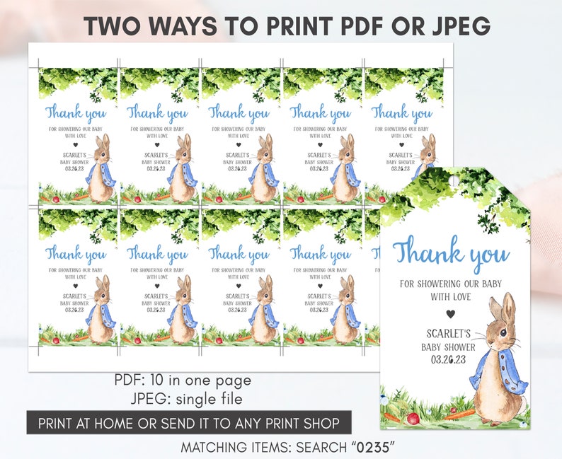 Puede incluir: Diez etiquetas de agradecimiento imprimibles con una ilustraci&oacute;n de acuarela de Peter Rabbit con una chaqueta azul. Las etiquetas son para un baby shower y dicen "Gracias por consentir a nuestro beb&eacute; con amor" y "Baby Shower de Scarlet 03.26.23".