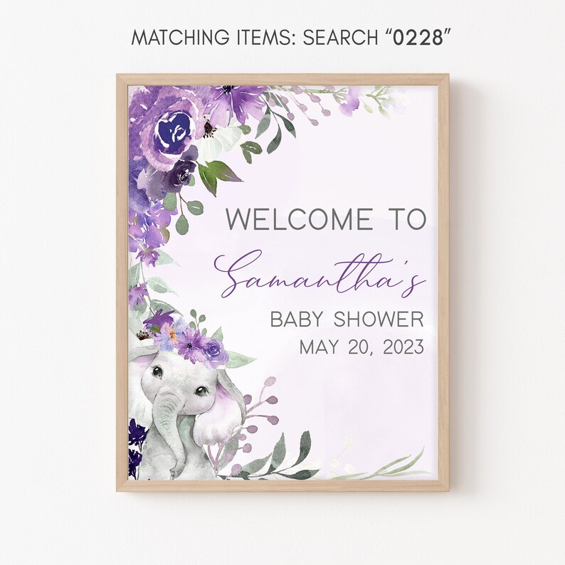 Op de afbeelding: Een paars en wit bloemen baby shower bord met een schattige olifant illustratie. Het bord staat "Welkom op Samantha's Baby Shower 20 mei 2023".