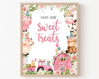 Op de afbeelding: Een roze en witte printbare poster met een boerderijthema. De poster zegt "Enjoy Some Sweet Treats" en heeft een roze tractor, een schuur, een varken, een koe, een schaap, een paard en een kuiken. De poster is omringd door roze bloemen en groene bladeren.