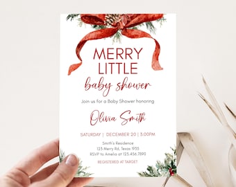 Peut inclure: Une invitation blanche pour une baby shower avec le texte "MERRY LITTLE baby shower" en rouge. L'invitation comprend les détails de la baby shower d'Olivia Smith, avec un nœud rouge et des accents de verdure. L'invitation est tenue par une main.