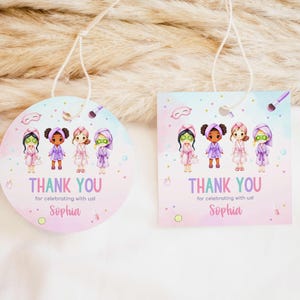 Étiquettes modifiables de faveur rond d'anniversaire de partie de spa, étiquette de cadeau d'anniversaire de filles de spa, étiquette de partie de dorlotage glam, étiquette de remerciement de fête d'anniversaire de chouette, 65BD