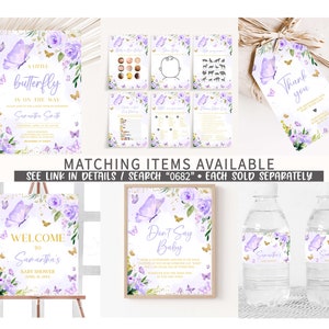 K&ouml;nnte beinhalten: Lila und goldene Babyparty-Dekorationen mit einem Schmetterlings-Motiv. Die Dekorationen beinhalten ein Willkommens-Schild, ein &bdquo;Nicht Baby sagen&ldquo;-Schild, Wasserflaschen-Etiketten und ein Dankesch&ouml;n-Schild. Der Text auf dem Willkommens-Schild lautet &bdquo;Willkommen zu Samanthas Babyparty&ldquo;. Der Text auf dem &bdquo;Nicht Baby sagen&ldquo;-Schild lautet &bdquo;Nicht Baby sagen&ldquo;. Der Text auf dem Dankesch&ouml;n-Schild lautet &bdquo;Danke".