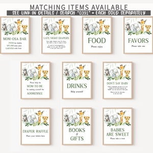 Peut inclure: Neuf pancartes imprimables pour une f&ecirc;te pr&eacute;natale sur le th&egrave;me des animaux de la jungle. Les pancartes repr&eacute;sentent une girafe, un &eacute;l&eacute;phant, un z&egrave;bre et un lion avec des feuilles vertes. Les pancartes portent des titres tels que "Bar &agrave; Mom-osa", "Couches de nuit", "Nourriture", "Faveurs", "Boissons", "Ne dites pas b&eacute;b&eacute;", "Tombola de couches", "Livres et cadeaux" et "Les b&eacute;b&eacute;s sont doux".