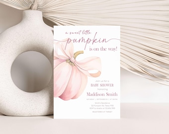 Bearbeitbarer süßer kleiner Kürbis ist auf dem Weg Babypartyeinladung, rosa Kürbisbogen-Babypartyeinladung, Mädchen-Kürbis-Falleinladung, 01128