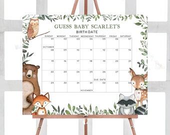 Może przedstawiać: Drukowana gra na baby shower z motywem leśnym. Gra zawiera kalendarz z miesiącem październikiem i początkiem listopada. Data porodu jest zaznaczona w kalendarzu. Kalendarz jest otoczony leśnymi zwierzętami, w tym sową, niedźwiedziem, lisem, jeleniem i szop praczem.