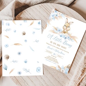 Invitación editable al baby shower del conejo niño, invitación al baby shower del conejo boho azul, plantilla de invitación al baby shower del conejito del niño de la hierba de las pampas 0611 imagen 2