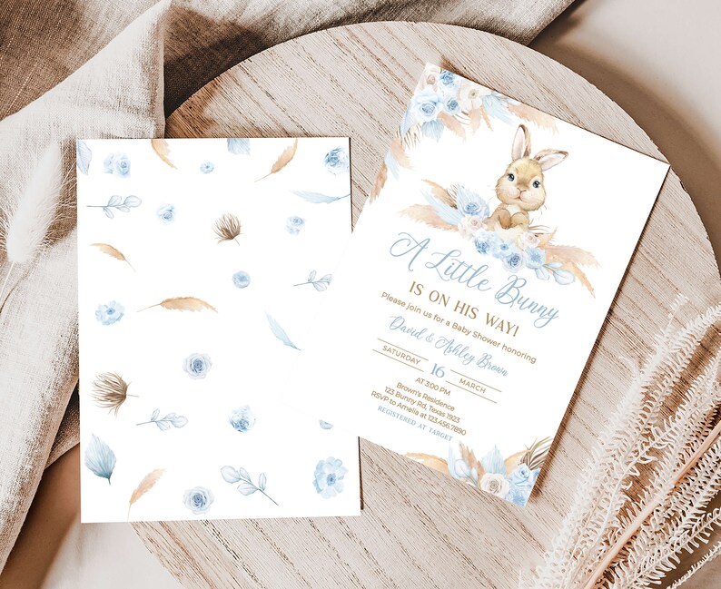 Invitación editable al baby shower del conejo niño, invitación al baby shower del conejo boho azul, plantilla de invitación al baby shower del conejito del niño de la hierba de las pampas 0611 imagen 2