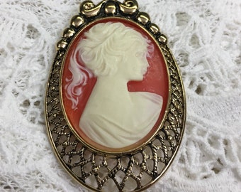 Carved cameo in antique gold brooch