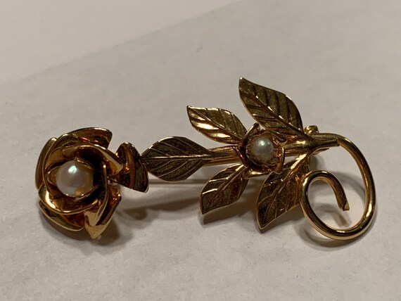 1950s gold and pearl floral brooch - image 3