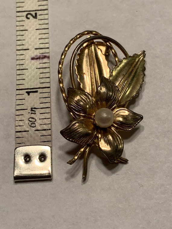 1950s gold and pearl floral brooch - image 5