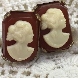 Vintage 1930s Cameo earrings with screw back