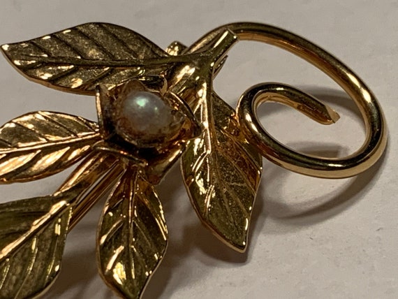 1950s gold and pearl floral brooch - image 4