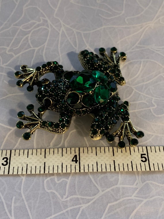 Green bull frog brooch - image 6
