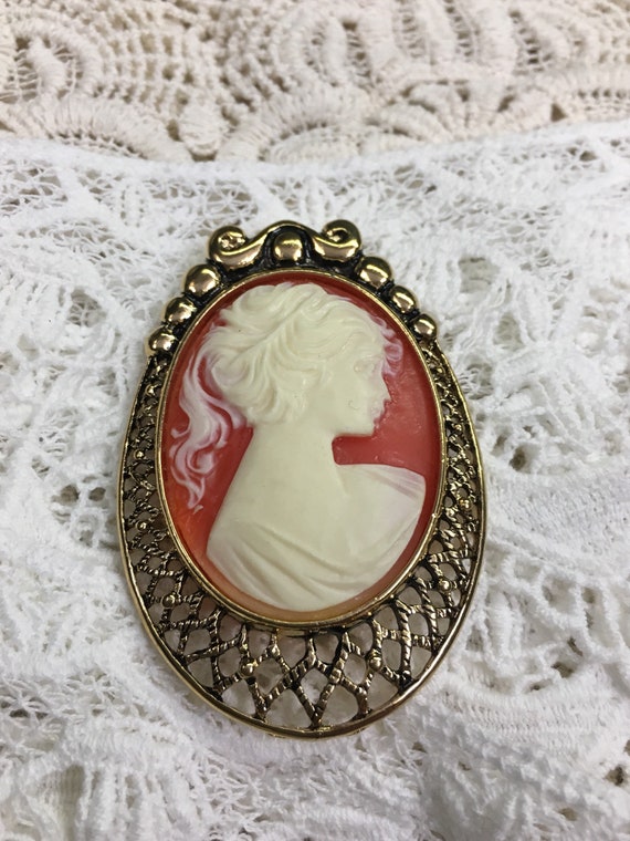 Carved cameo in antique gold brooch