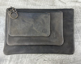Estojo de couro com zíper (necessaire, carteira de mão, porta-cartões, estojo para lápis, nécessaire de viagem) - Personalizado/Monogramado, couro legítimo.