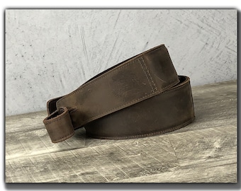 Sangle en cuir pour guitare électrique, basse et acoustique - 2 pouces, cuir pleine fleur, rembourrée, brun robuste, « The Reticent »