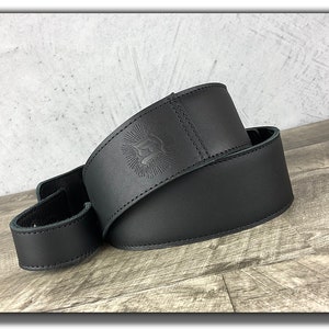 Sangle de guitare en cuir noir 2 po., Sangle de guitare électrique, Sangle de guitare acoustique, Sangle de guitare basse, « The Reticent », cadeau pour guitariste