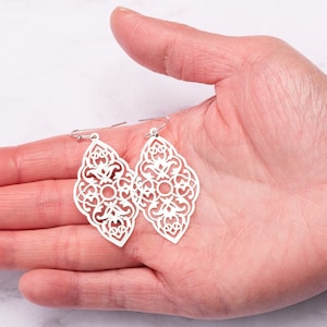 Silver Chandelier Earrings For Woman, Long Filigree Dangling Earrings, Boho Dangle Earrings, Lightweight Dangle Drop Earrings, Wedding Jewel