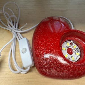 Soporte de esfera iluminada con forma de corazón
