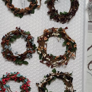 2.75 Pipberries and Leaves Candle RIng