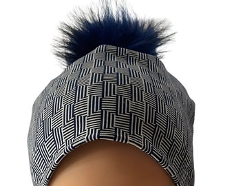 tuque/beanie/bonnet woman autumn winter jersey cotton lined blue background geometric pattern pompom blue faux fur with snap button