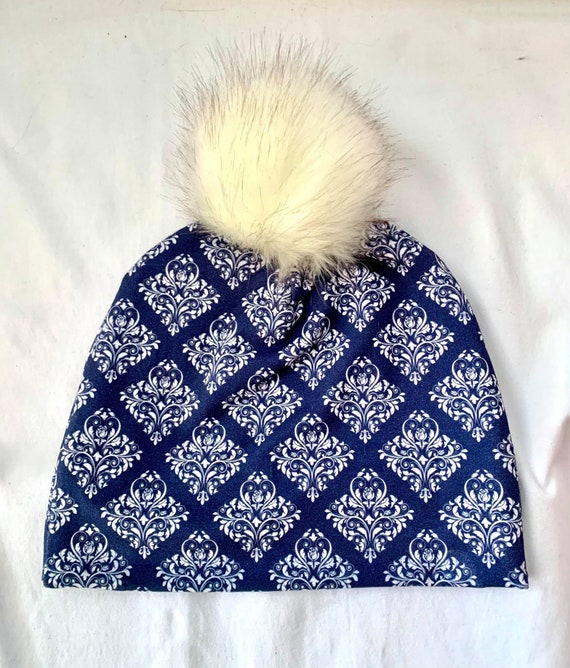 Tuque de laine et fourrure blanc et bleu clair