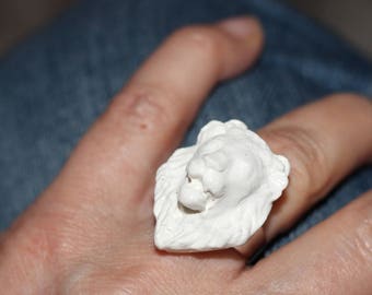 White resin lion head ring