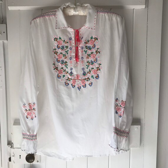 Vintage Embroidered Peasant Folk Blouse