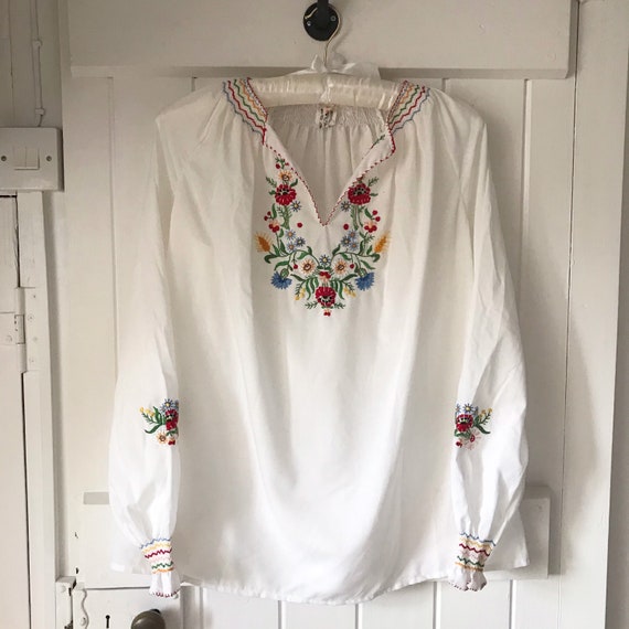 Vintage Embroidered Peasant Folk Blouse