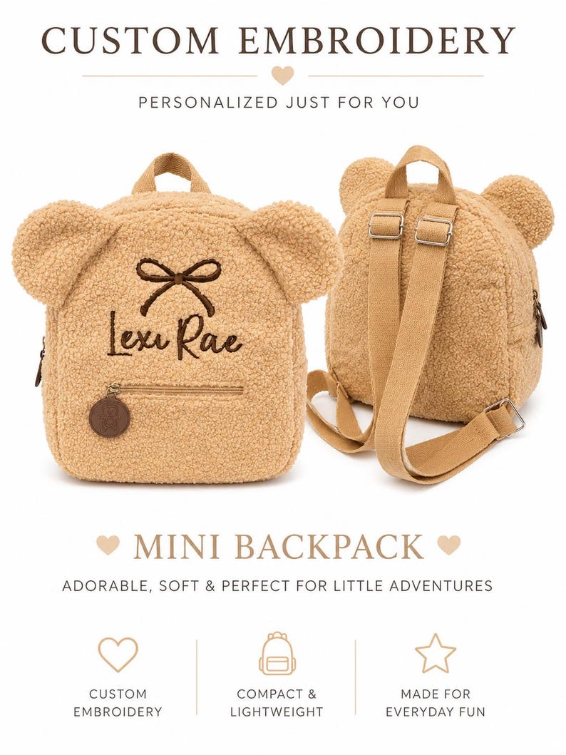 Puede incluir: Una mini mochila en forma de oso de peluche marr&oacute;n con el nombre "Lexi Rae" bordado en la parte delantera. La mochila tiene correas ajustables, un asa superior y un peque&ntilde;o bolsillo frontal. Tambi&eacute;n se ve el texto "CUSTOM EMBROIDERY" y "MINI BACKPACK".