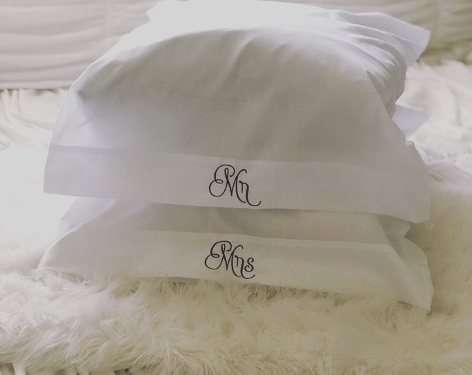 Embroidered mr & mrs pillowcases, wedding gift, set of 2 personalized pillowcases, white pillowcases, embroidered pillowcases, home decor