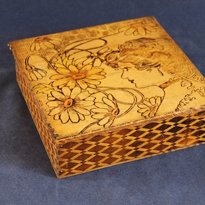 Large, pyrography wooden box. – Moonrobe