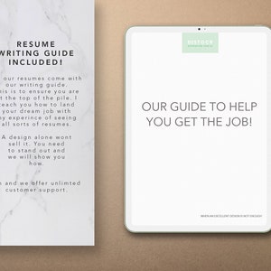Puede incluir: Una tableta blanca con un logotipo verde que dice "DISTOCV" y el texto "OUR GUIDE TO HELP YOU GET THE JOB!" en la pantalla. La tableta est&aacute; sobre una superficie marr&oacute;n. El texto "WHEN AN EXCELLENT DESIGN IS NOT ENOUGH" est&aacute; en la parte inferior de la pantalla.